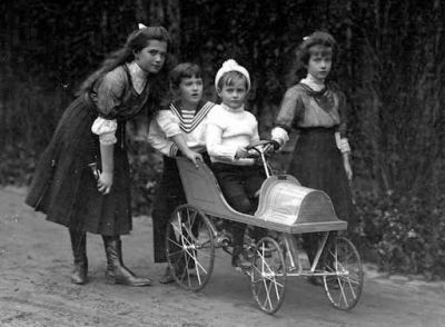 Maria & Ana with cousins